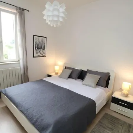 Comfort & Bright 3 Bedroom Apartman Split