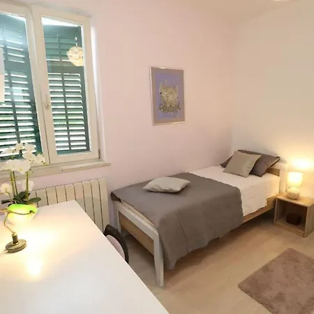Comfort & Bright 3 Bedroom *