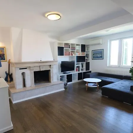 Comfort & Bright 3 Bedroom Сплит